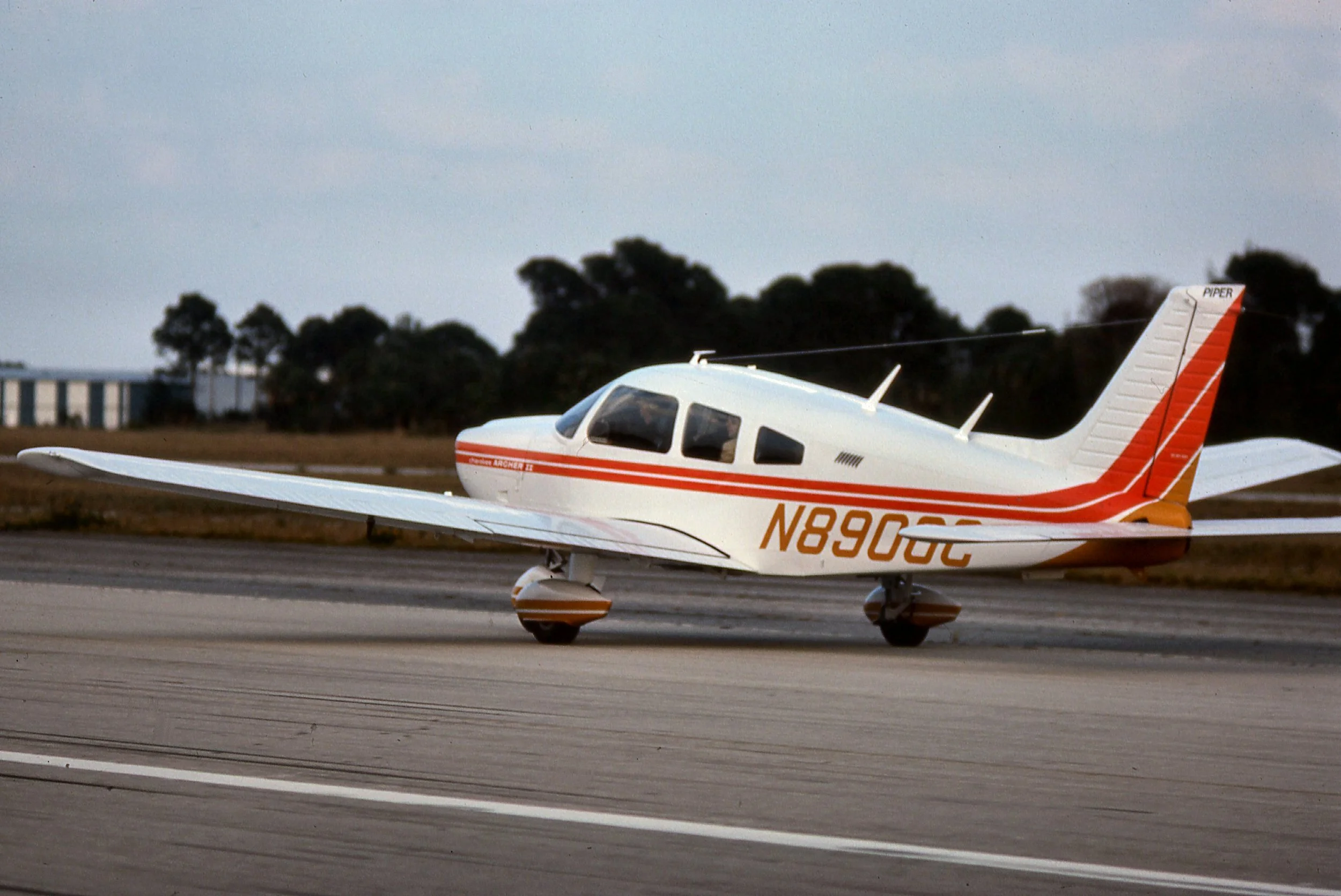 パイパーアーチャーII POH Archer II — Piper Aviation Museum